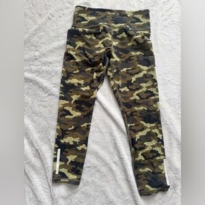 Zyia Women’s‎ Green Camouflage Leggings Size 8-10